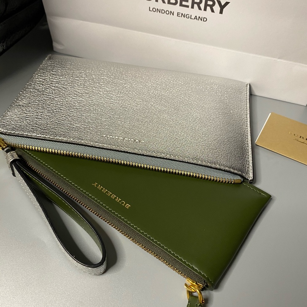 Burberry silver clutch - Picture 3 of 16